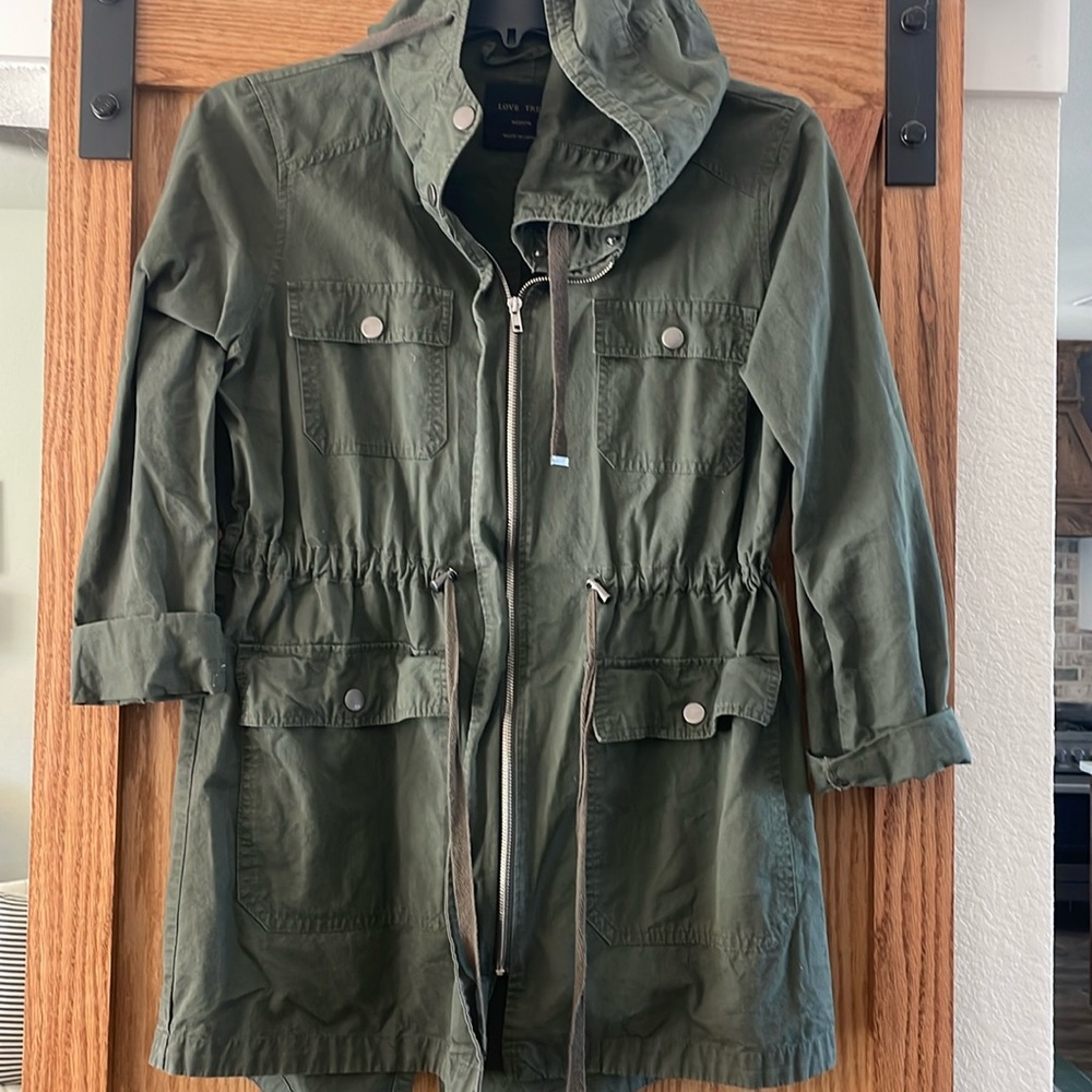 Light weight utility jacket.